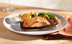 Seasons 52 signature dishes Cedar Plank-Roasted Salmon
Wood-Grilled Kona Crusted Lamb Loin
Mini Indulgences Desserts